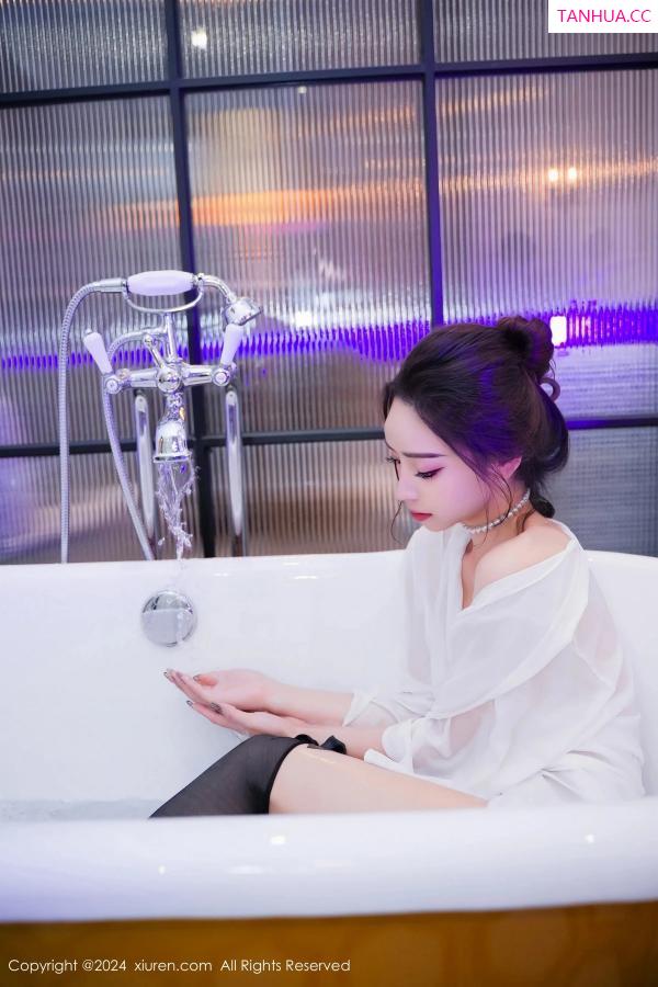  [XiuRen]高清写真图 2024.03.25 No.8283 苏曼兮 黑丝美腿第66张图片